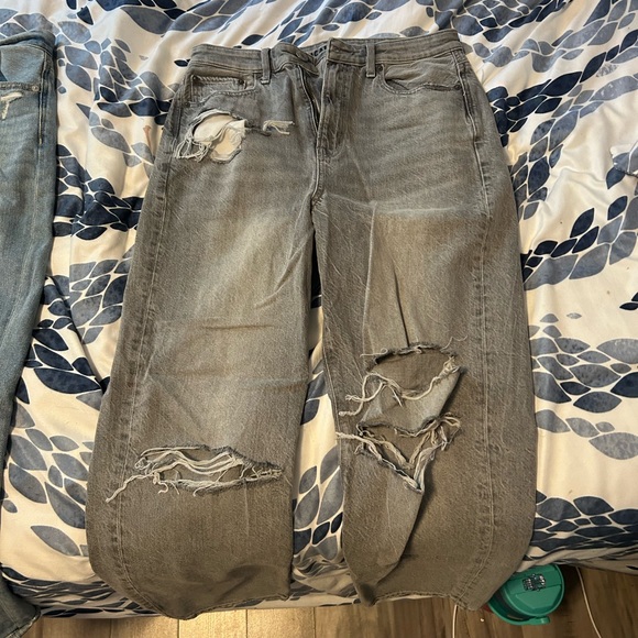 American Eagle Outfitters Denim - Grey American Eagle Mom Jeans ripped Size 10